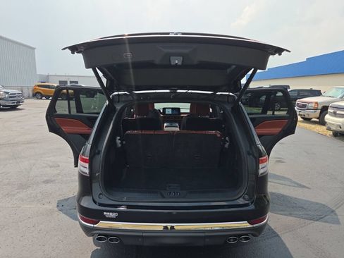 Used 2025 Lincoln Aviator Reserve AWD/4WD image 14