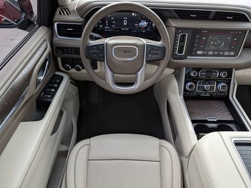 Used 2023 GMC Yukon XL Denali AWD/4WD image 12
