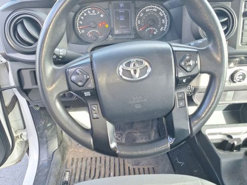 Used 2018 Toyota Tacoma SR RWD image 13