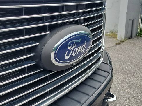 Used 2022 Ford F450 Platinum w/ FX4 Off-Road Package AWD/4WD image 7