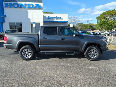 Used 2017 Toyota Tacoma SR5 w/ Tow Package image 3