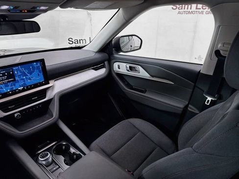 Certified 2025 Ford Explorer Active AWD/4WD image 23