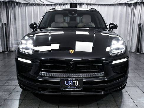 Used 2023 Porsche Macan AWD/4WD image 2