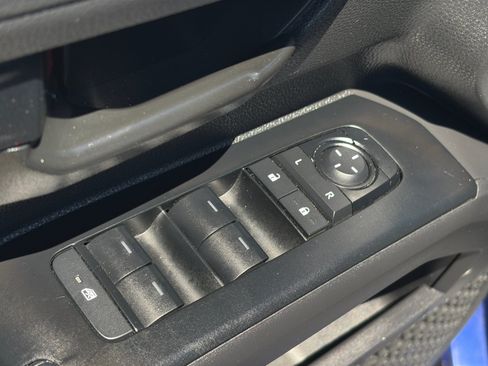 Used 2025 Toyota Tacoma SR5 AWD/4WD image 16