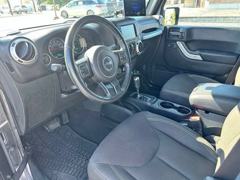 Used 2017 Jeep Wrangler Unlimited Sahara AWD/4WD image 13
