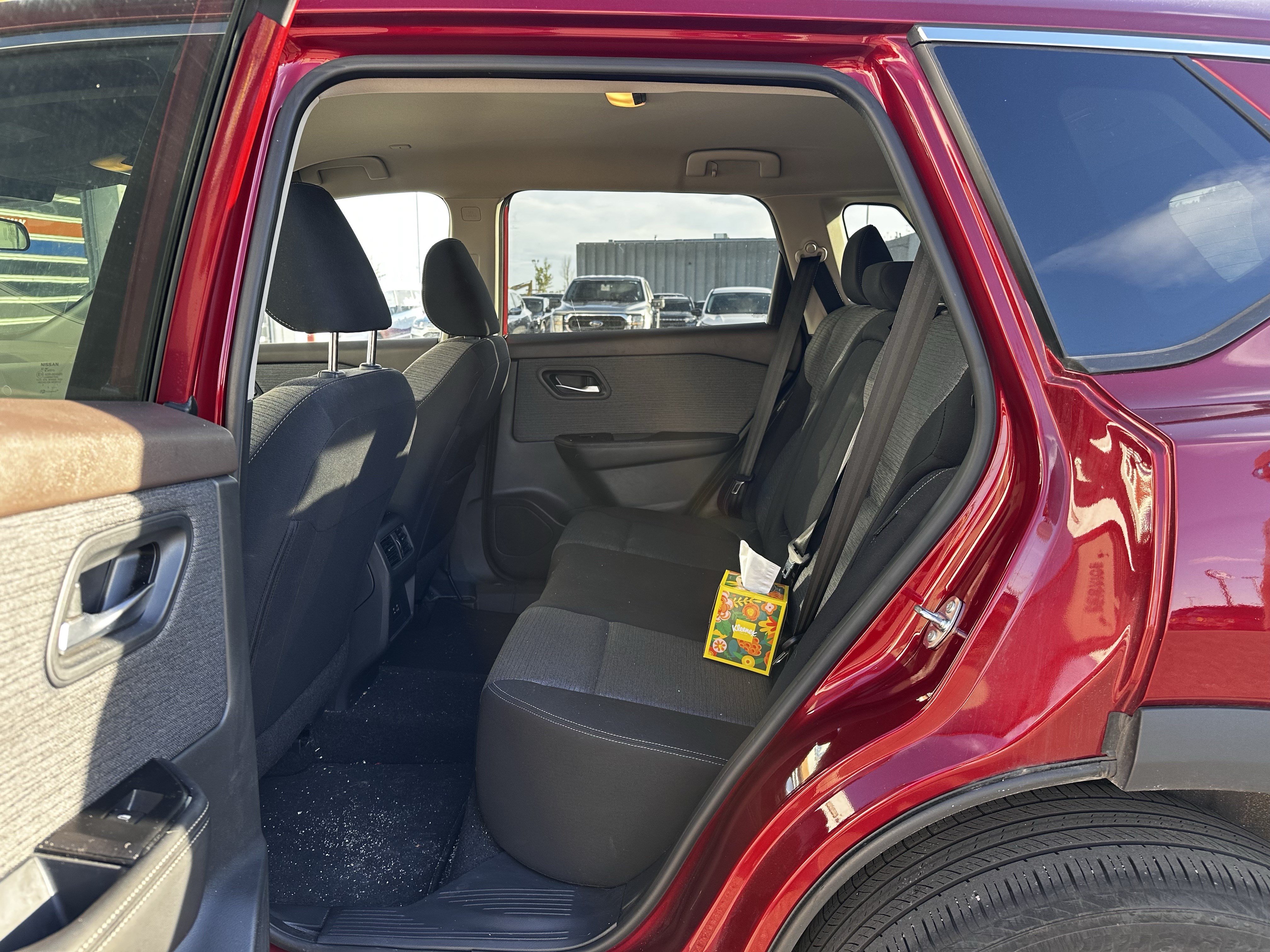 Used 2023 Nissan Rogue SV AWD/4WD image 9