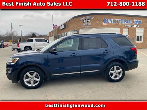 Used 2017 Ford Explorer XLT image 1
