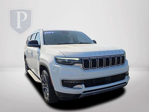 Used 2024 Jeep Wagoneer L Series II RWD image 13