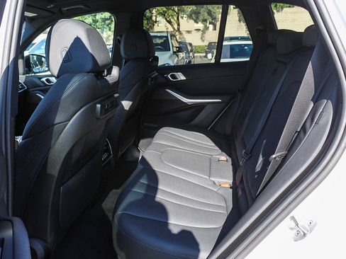 Used 2021 BMW X5 xDrive40i w/ Convenience Package image 18