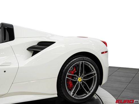 Used 2019 Ferrari 488 Spider RWD image 19
