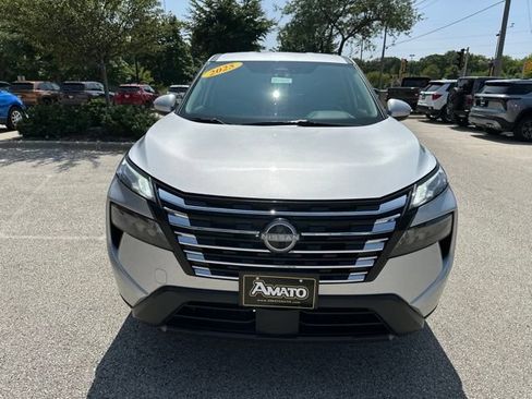 Used 2025 Nissan Rogue SV AWD/4WD image 3