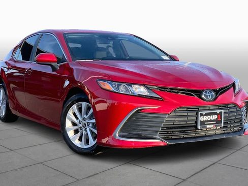 Used 2023 Toyota Camry LE image 3