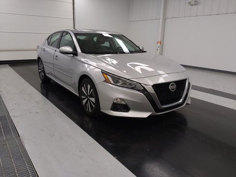 Used 2019 Nissan Altima 2.5 SL FWD image 13