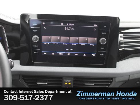 Used 2025 Volkswagen Jetta SE w/ Sunroof Package image 14