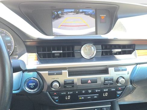 Used 2016 Lexus ES 300h w/ Navigation System Package FWD image 28