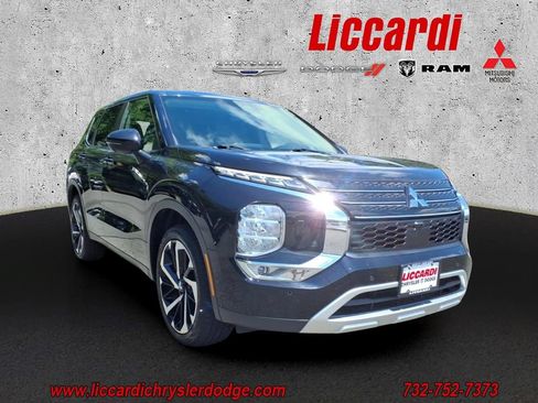 Used 2024 Mitsubishi Outlander AWD image 1
