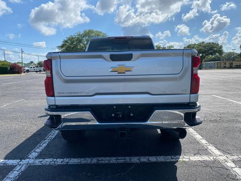 Used 2022 Chevrolet Silverado 2500 LT w/ Convenience Package AWD/4WD image 8