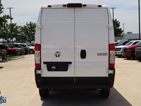 Used 2025 RAM ProMaster 2500 w/ Convenience Group FWD image 4