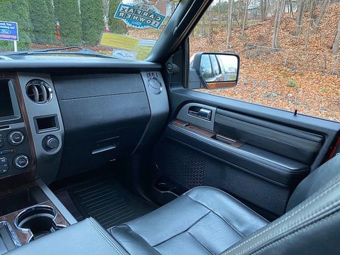 Certified 2017 Ford Expedition EL Platinum image 26