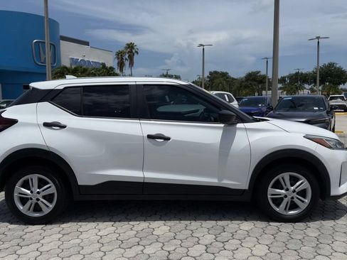 Used 2021 Nissan Kicks S FWD image 12