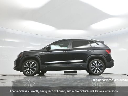 Used 2023 Volkswagen Taos SE w/ Panoramic Sunroof Package image 65