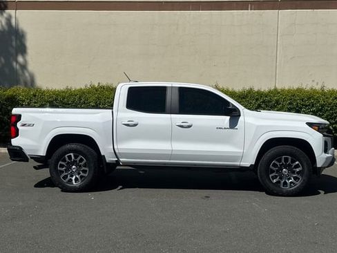 Used 2024 Chevrolet Colorado Z71 w/ Z71 Convenience Package 2 image 3