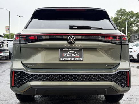 Used 2025 Volkswagen Tiguan SEL R-Line AWD/4WD image 16