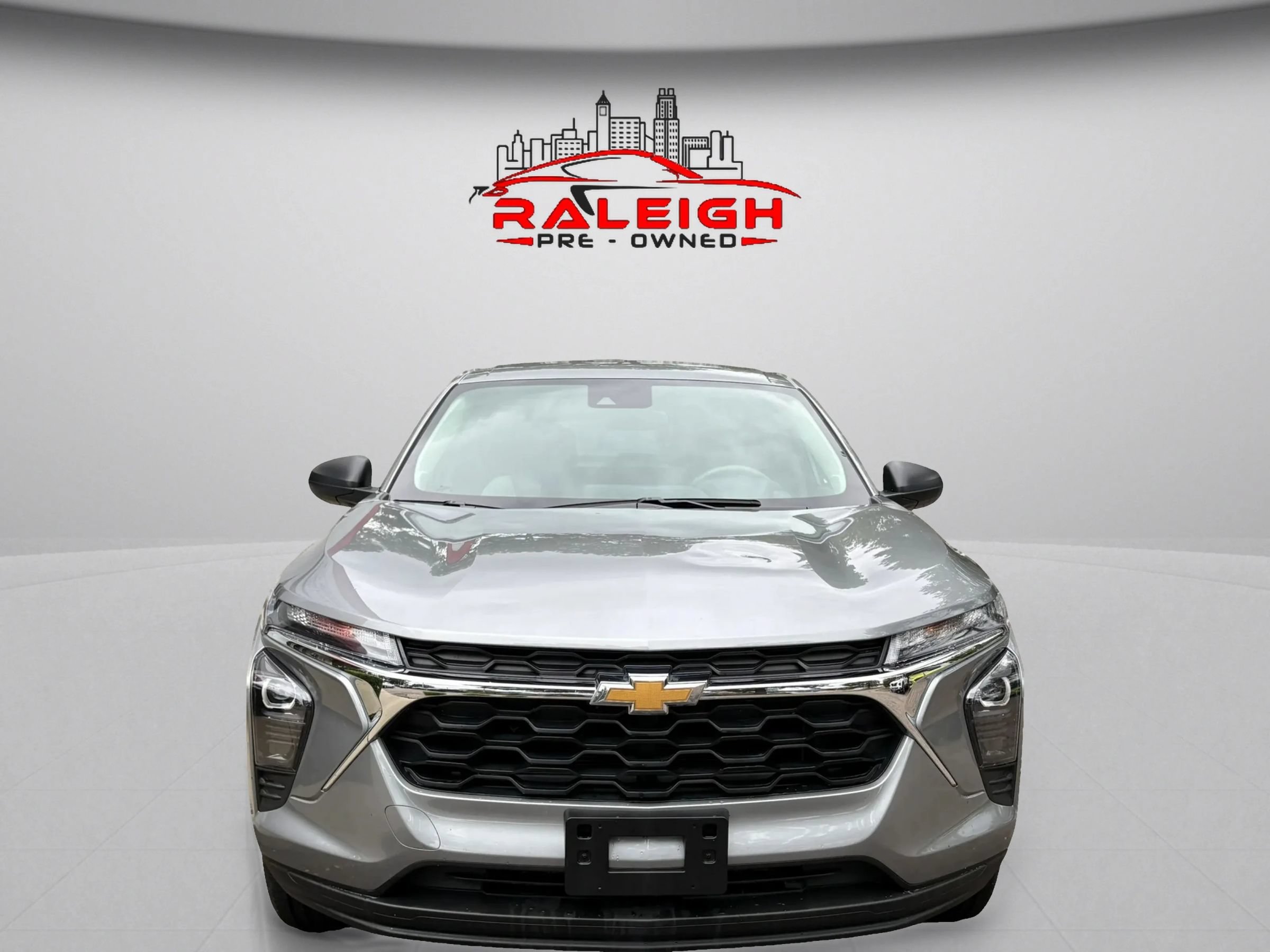 Used 2025 Chevrolet Trax LS w/ Driver Confidence Package FWD image 3