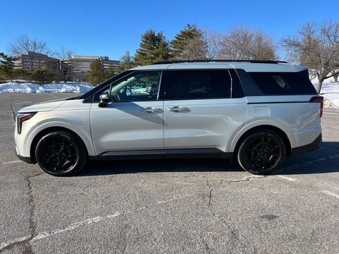 Used 2025 Kia Carnival SX Prestige image 6