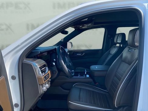 Used 2026 GMC Yukon Denali Ultimate w/ LPO, Floor Liner Package AWD/4WD image 9
