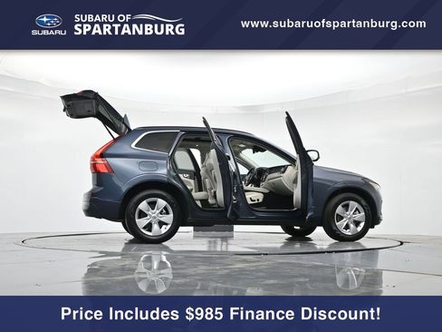 Used 2022 Volvo XC60 B5 Momentum image 46