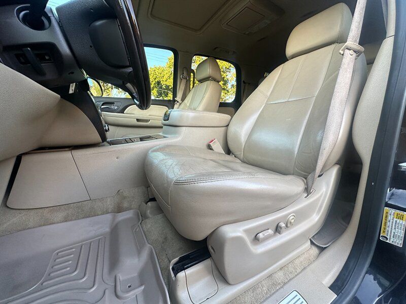 Used 2007 GMC Yukon Denali AWD/4WD image 12