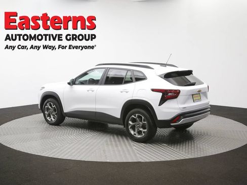 Used 2025 Chevrolet Trax LT FWD image 63