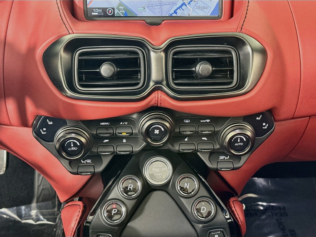Used 2022 Aston Martin V8 Vantage Roadster RWD image 16