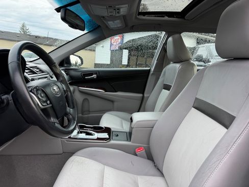 Used 2013 Toyota Camry XLE w/ Leather Pkg image 18