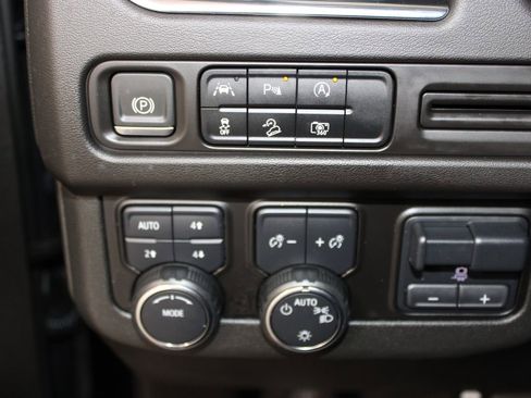 Used 2023 Chevrolet Suburban Z71 w/ Luxury Package image 45