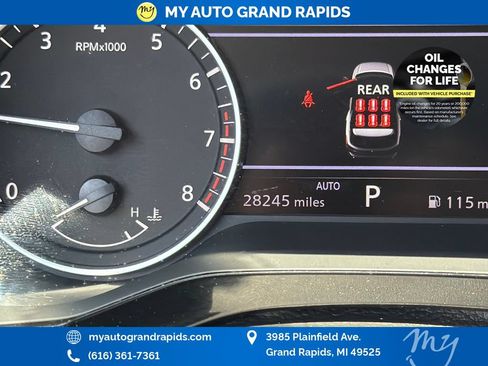 Used 2025 Nissan Pathfinder SL AWD/4WD image 18