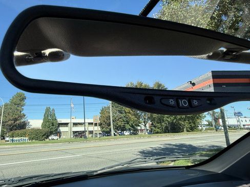 Used 2006 Chrysler Sebring Limited image 31