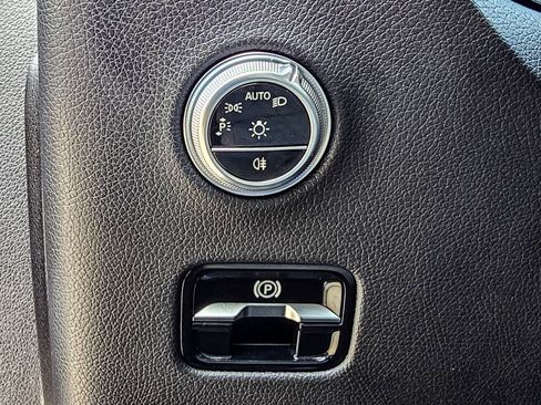 Used 2023 Mercedes-Benz GLC 300 4MATIC image 25