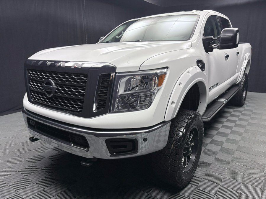 Used 2018 Nissan Titan XD 4x4 Crew Cab SV w/ SV Convenience Package image 2