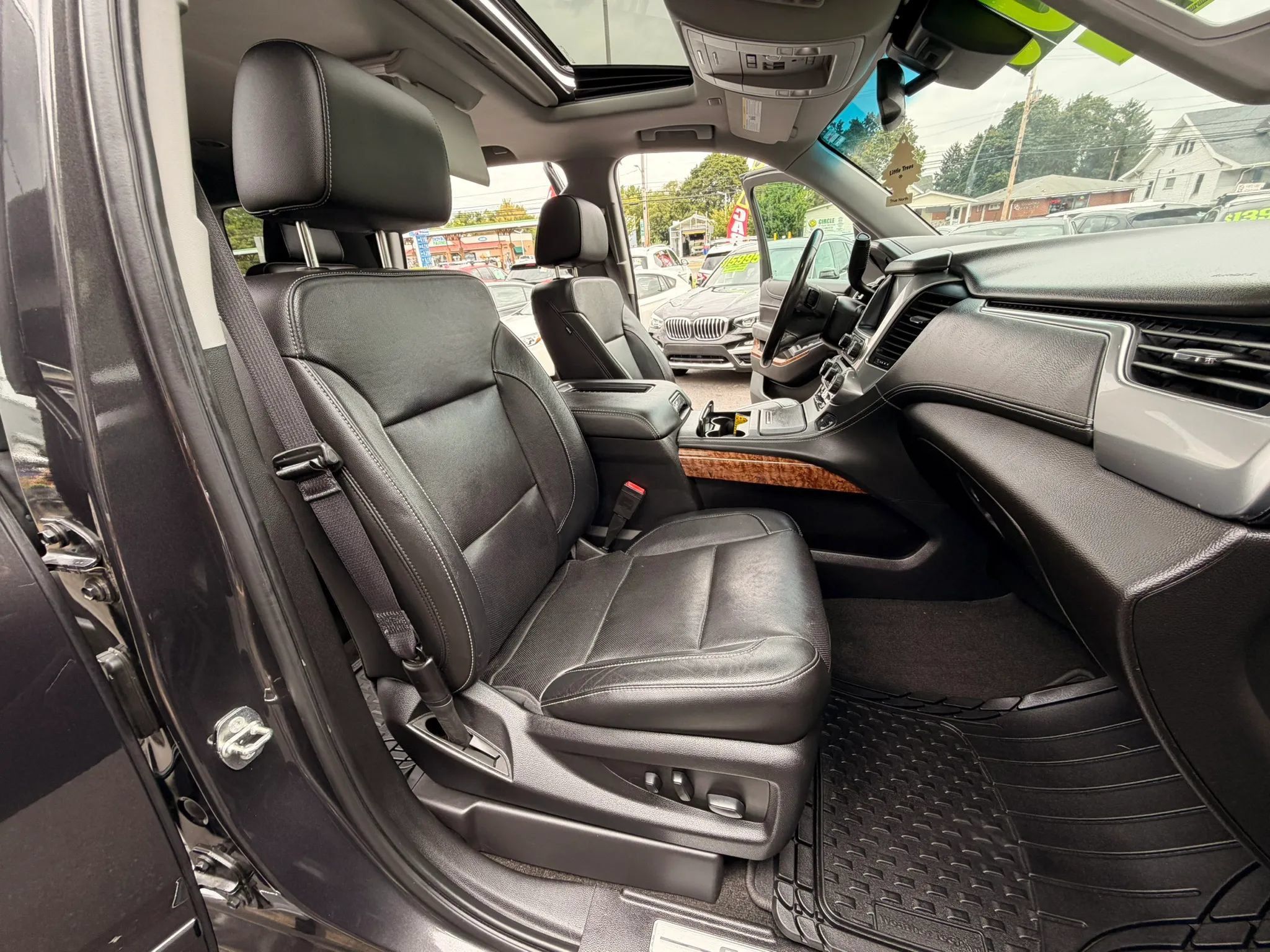 Used 2018 Chevrolet Tahoe Premier AWD/4WD image 22