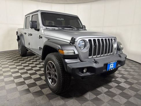 Used 2020 Jeep Gladiator Sport w/ Quick Order Package 24S AWD/4WD image 2