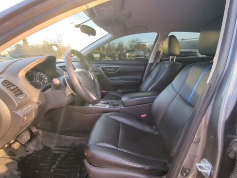 Used 2018 Nissan Altima 2.5 SR w/ SR Midnight Edition image 12