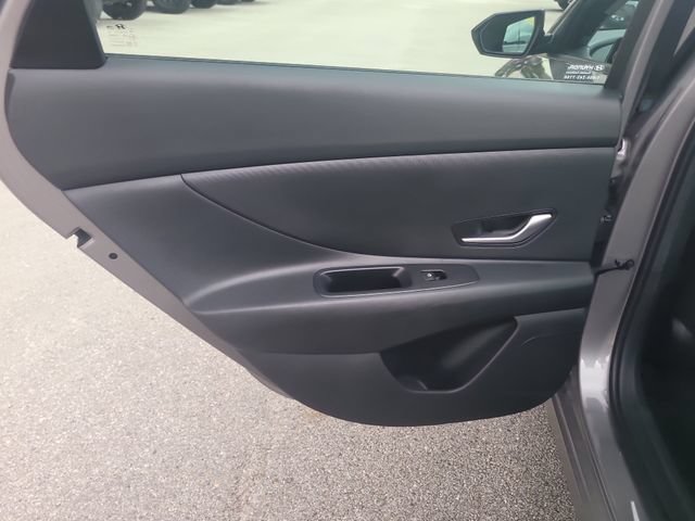 Used 2024 Hyundai Elantra SEL FWD image 11