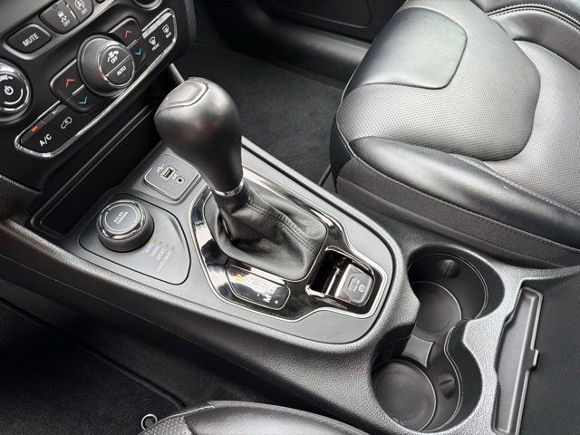 Used 2022 Jeep Cherokee Limited AWD/4WD image 24