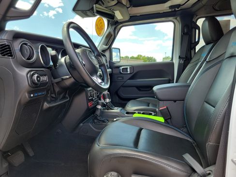 Used 2022 Jeep Wrangler Unlimited Rubicon 4xe w/ Cold Weather Group AWD/4WD image 7