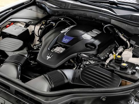 Used 2019 Maserati Levante S GranSport image 44