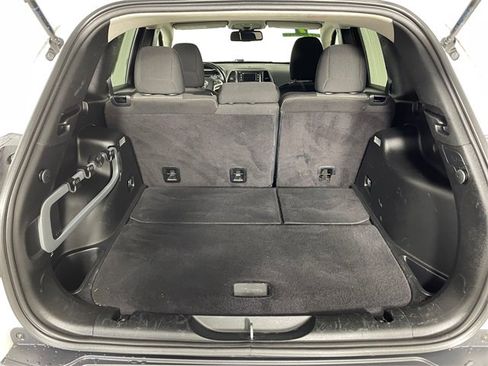 Used 2017 Jeep Cherokee Sport w/ Cold Weather Group image 16