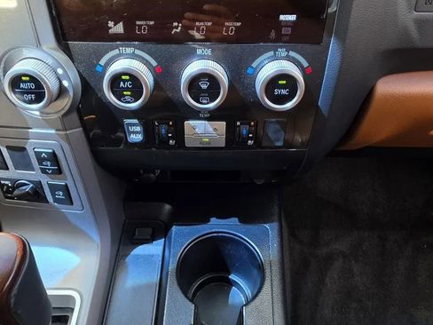 Used 2015 Toyota Sequoia Platinum RWD image 7