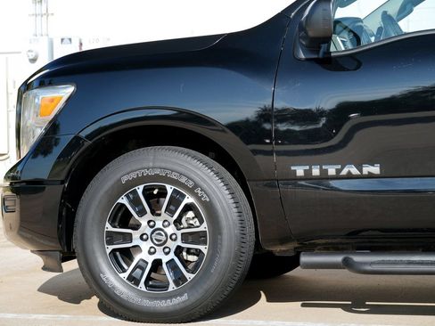 Used 2021 Nissan Titan SV w/ SV Convenience Package RWD image 23
